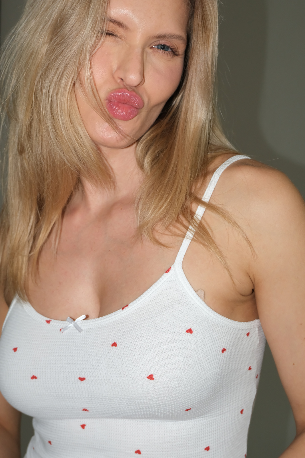 White Gift Set "Rosie" with Hearts