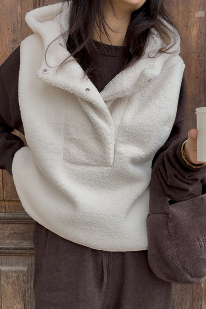 Off White Hooded Vest "Emma"